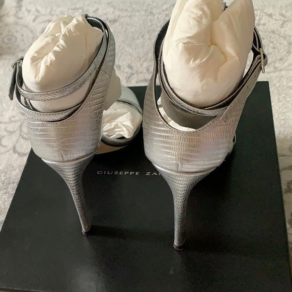 Giuseppe Zanotti silver strap sandal - Picture 8 of 10